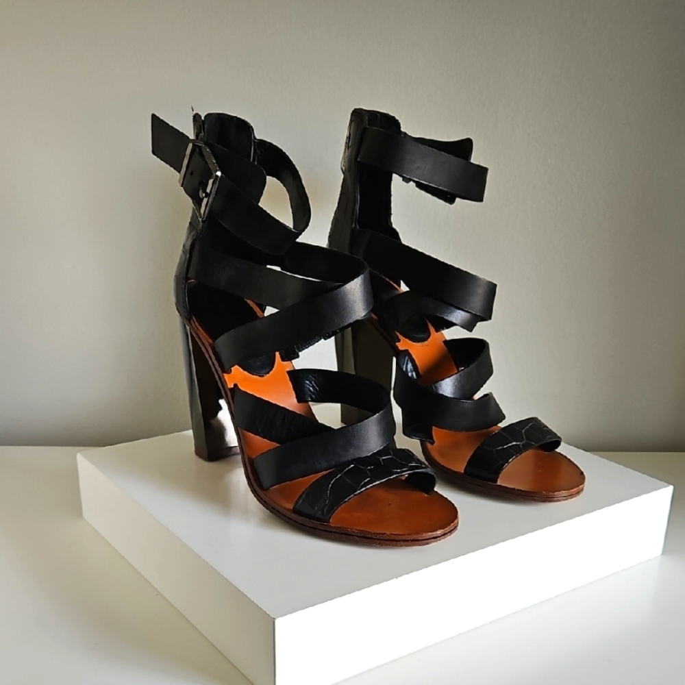 BCBG MAX AZRIA Black Chunky Heels with Strappy Design US Size 9